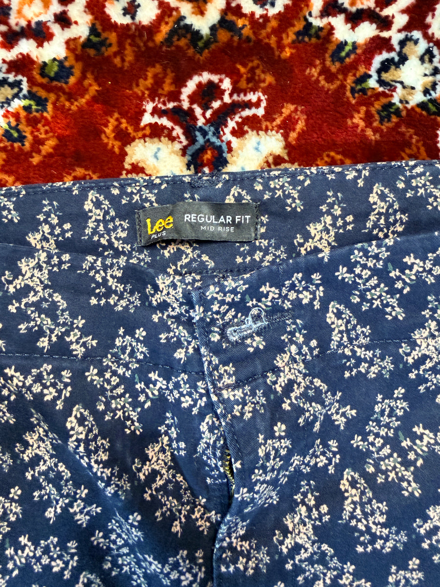 Lee Navy Blue Floral Regular Fit Mid Rise Shorts - 20