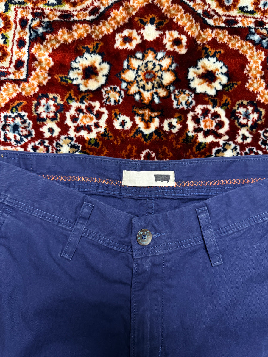 Levi's Navy Blue Cotton Shorts Cuffed - 29