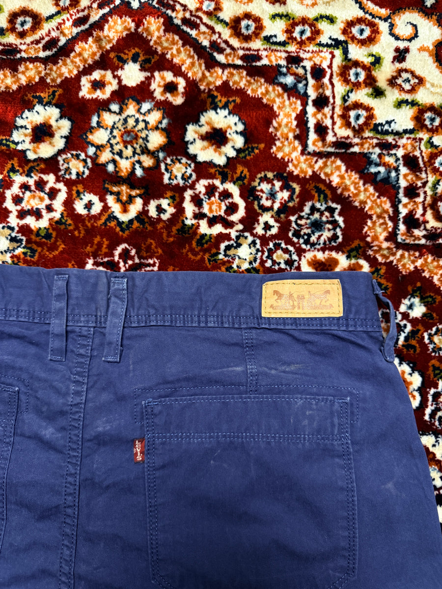 Levi's Navy Blue Cotton Shorts Cuffed - 29