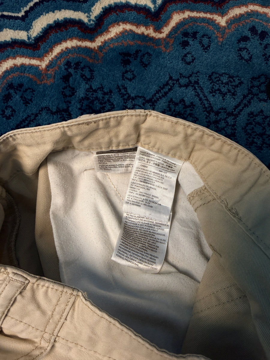 Levi's Beige Cargo Shorts - 32