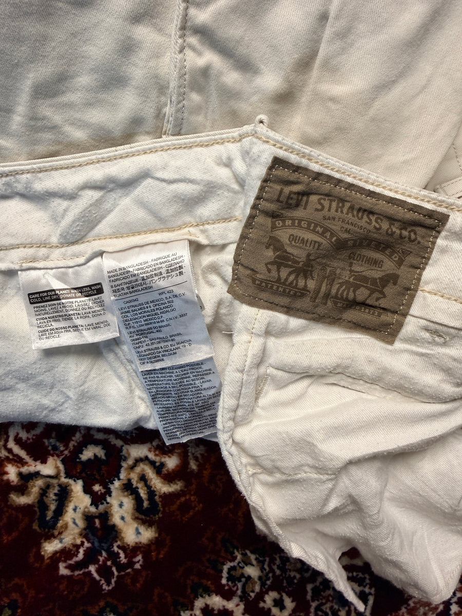 Levi's Off White Cargo Shorts - 42