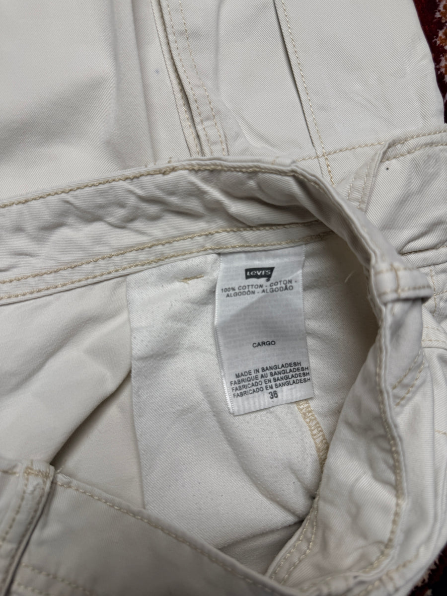 Levi's Off White Cotton Cargo Shorts - 36