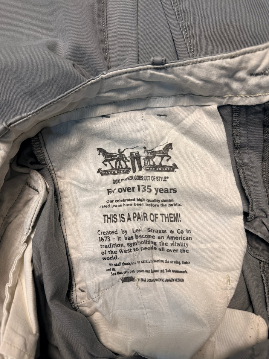 Levi's Light Grey Cotton Pants - 32
