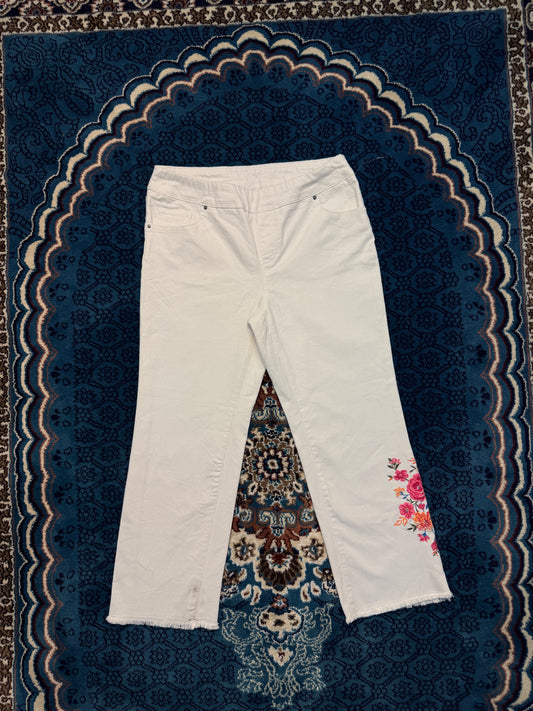 The Pioneer Woman White Straight Fit Jeans - M