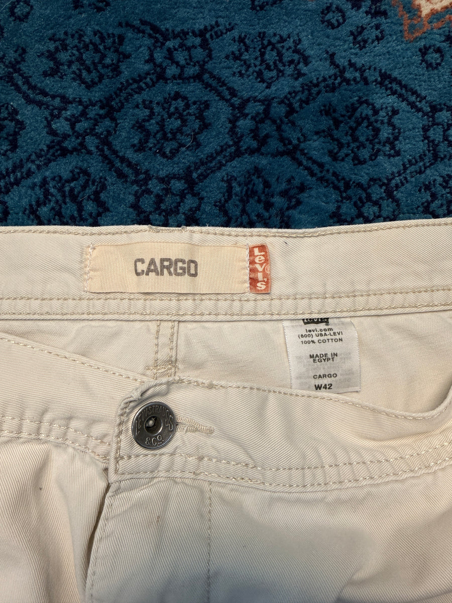Levi's Cream Cotton Cargo Shorts - 42